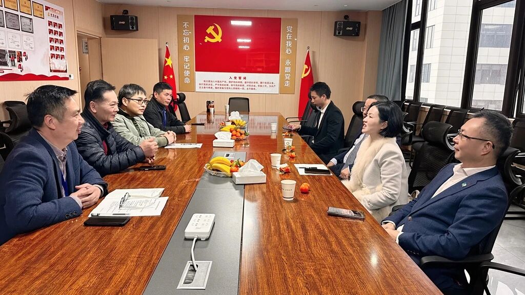 温州市社会办医协会走访龙港中医院开展新春慰问