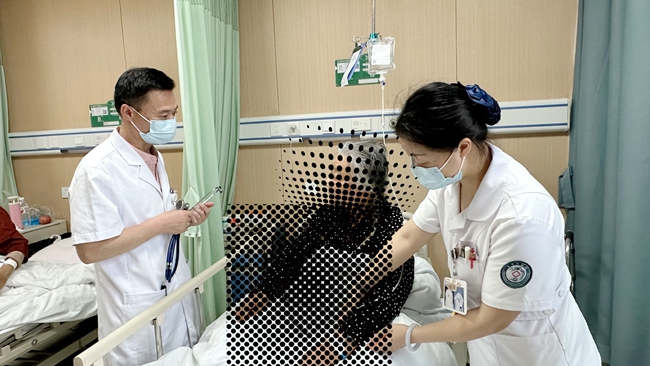 跨越13年的生命托付：90岁高龄患者在龙港中医院再通原支架堵塞 —— 杨院士团队成功实施高难度冠脉介入手术